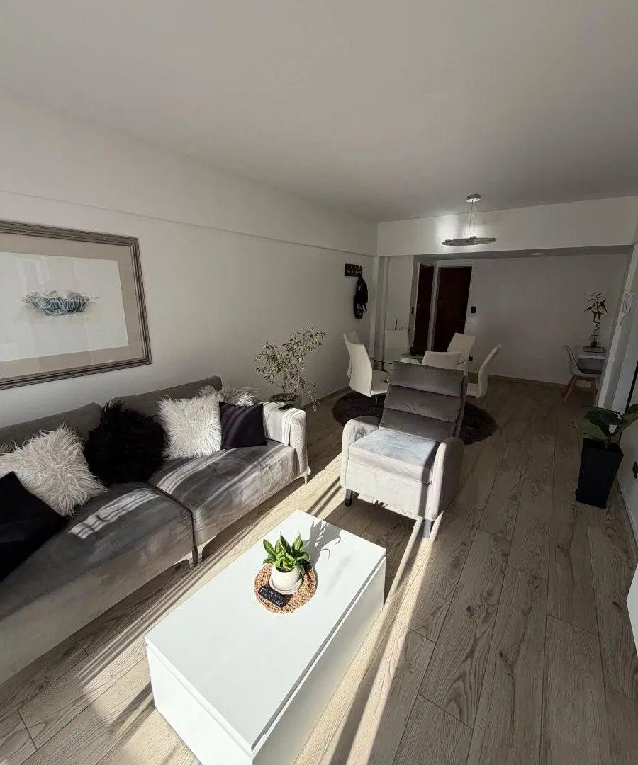 VENTA. DEPARTAMENTO DE 2 AMB CON COCHERA Y BAULERA. ZONA VARESE 2