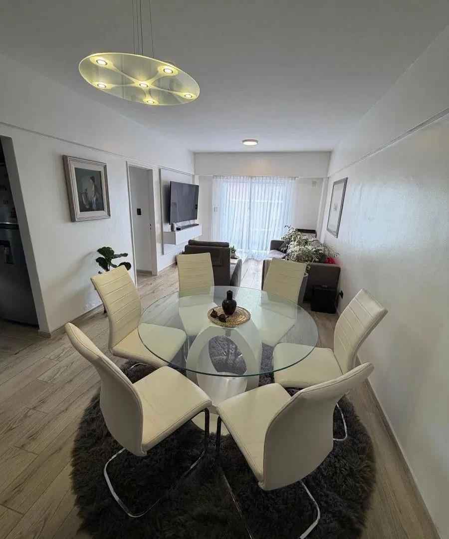 VENTA. DEPARTAMENTO DE 2 AMB CON COCHERA Y BAULERA. ZONA VARESE 1
