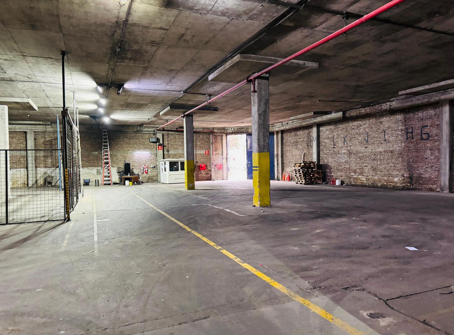 Foto de Nave Industrial Moron Doble Planta Libre 5400m2 - Ascensor Montacargas, imagen 3