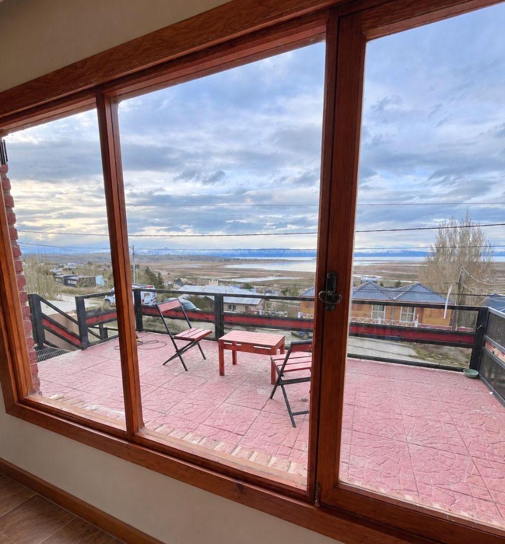 Casa sobre lote de 801 m² con 3 dormitorios en venta en El Calafate