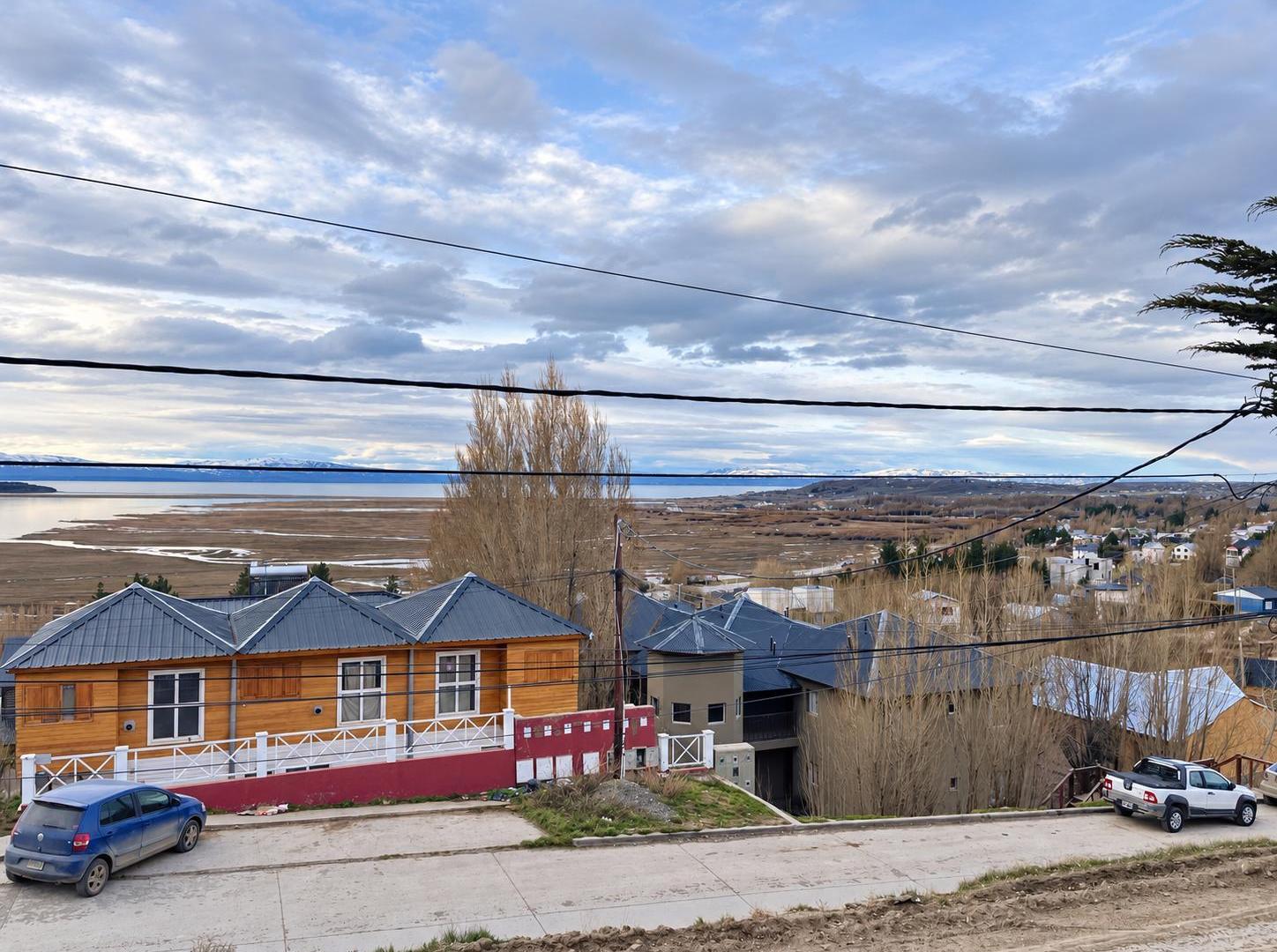 Foto de Casa sobre lote de 801 m² con 3 dormitorios en venta en El Calafate, imagen 2