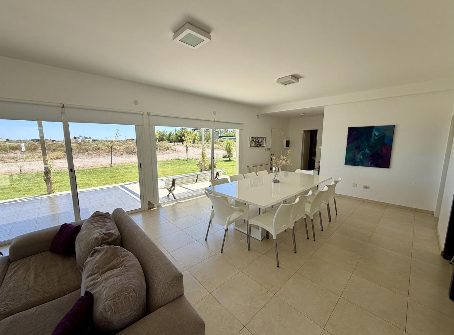 Foto de Casa en Venta 3 dormitorios, Villa Tenis Club, Lago Marimenuco, Neuquén, imagen 3