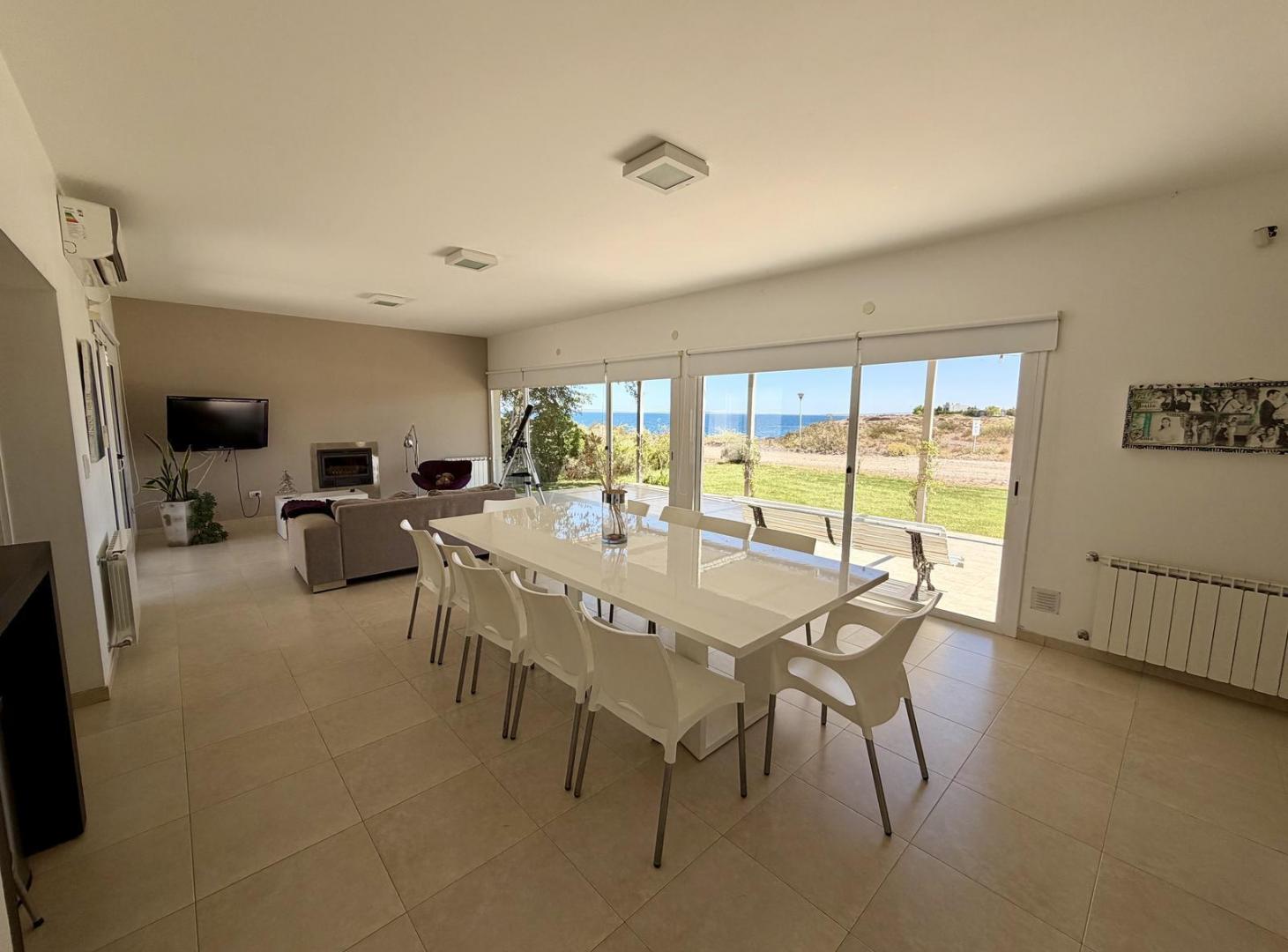 Foto de Casa en Venta 3 dormitorios, Villa Tenis Club, Lago Marimenuco, Neuquén, imagen 1