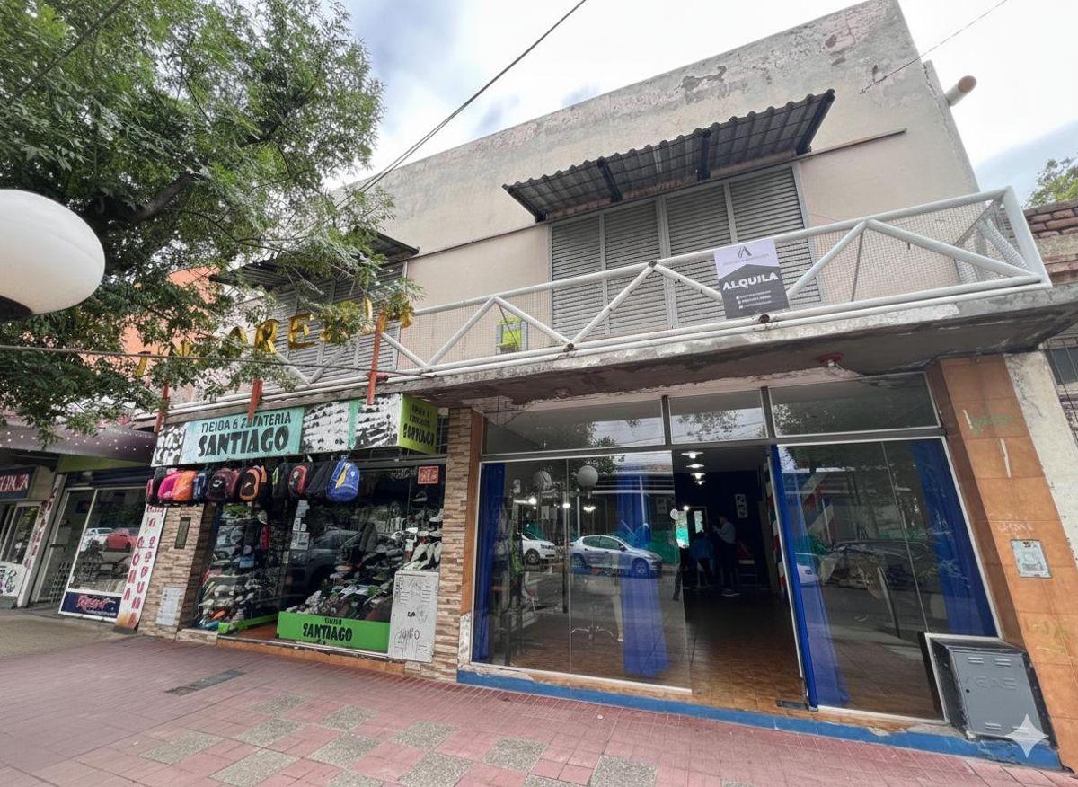 Local comercial con departamento