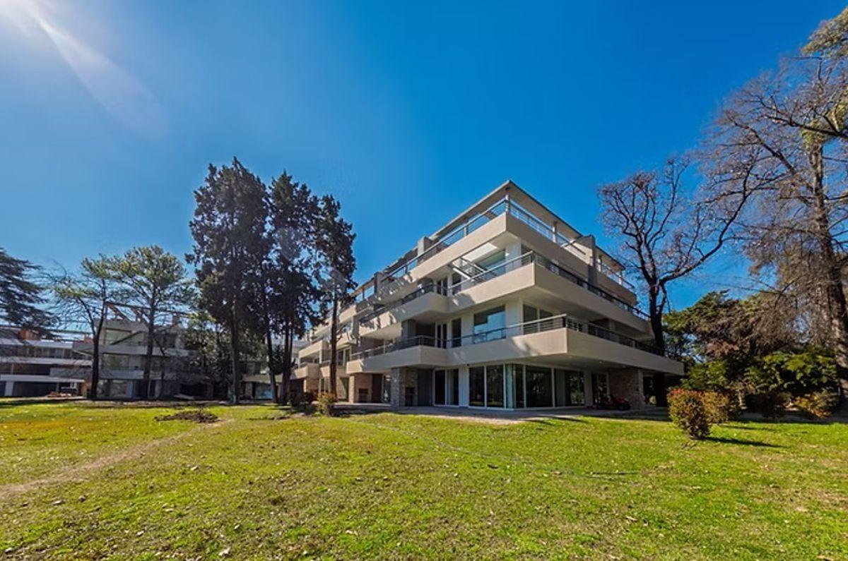 Departamento en Venta de 3 Ambientes con Terraza Privada y Cochera Cubierta en Bosque Pilar