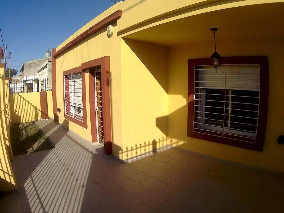 VENDO CASA 2 DORM SE ESCUCHA OFERTA DE CONTADO O FINANCIACION! B°Patricios 5
