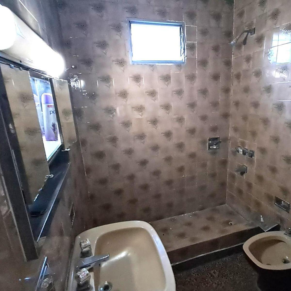 Casa en Venta Multifamiliar con Cochera 2