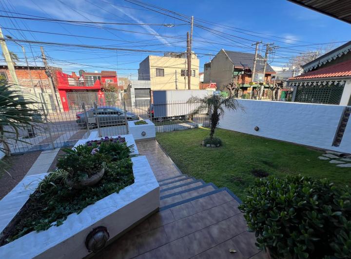 Casa en  venta 7 ambientes en San Andrés 2