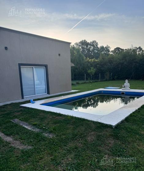 Casa en Venta con Piscina 4