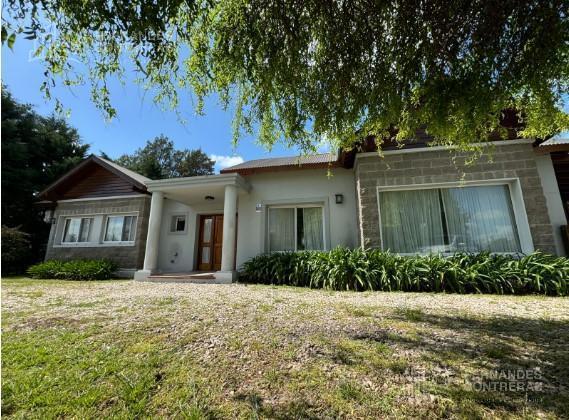 Casa en Venta de 5 Ambientes con Piscina 4
