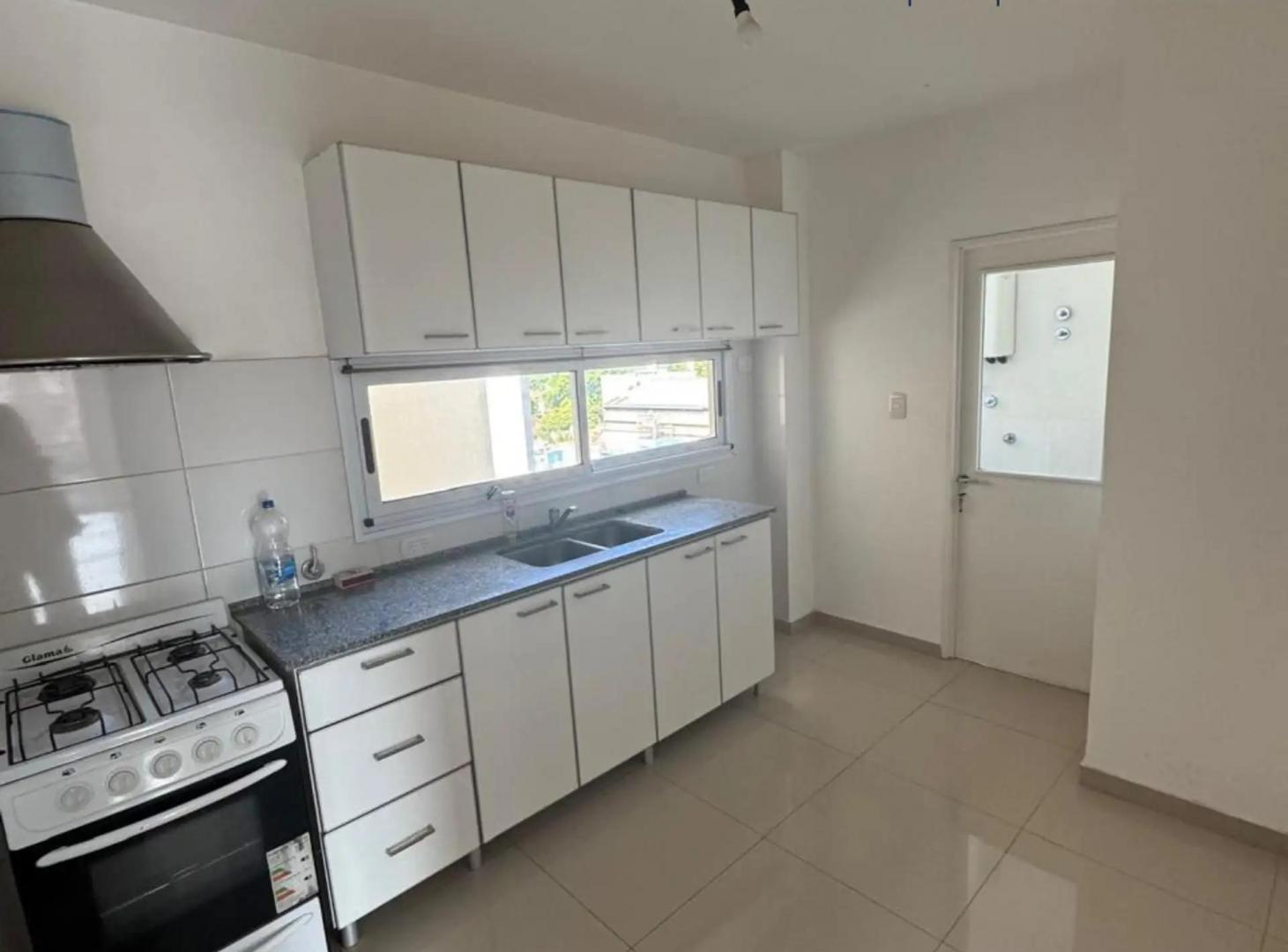 Foto de Departamento 2 ambientes con cochera en alquiler - San Martin centro, imagen 4