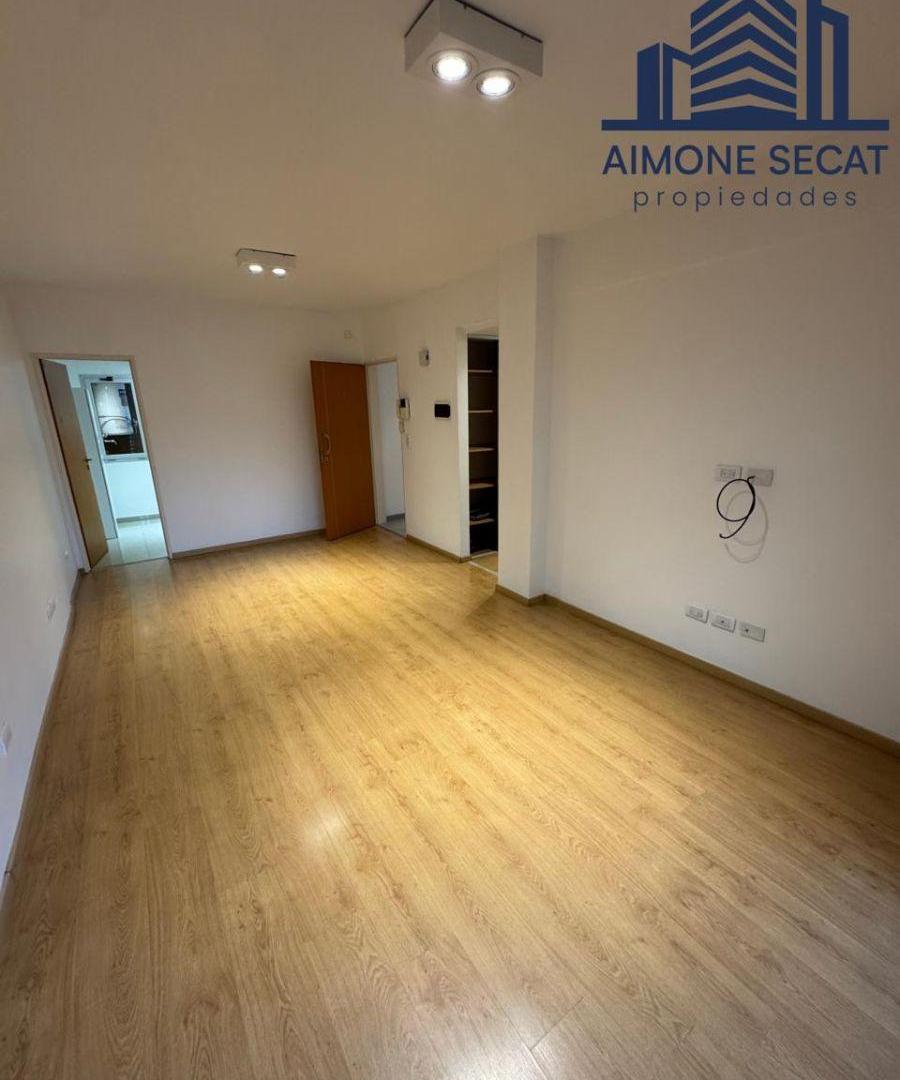 Foto de Departamento semipiso de 2 ambientes con cochera cubierta - San Martín, imagen 2