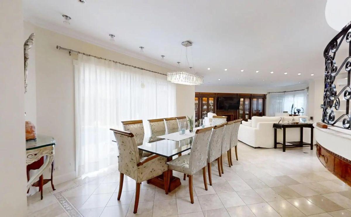 Foto de Casa de lujo con piscina climatizada y gran jardín - La Rotonda, San, imagen 4