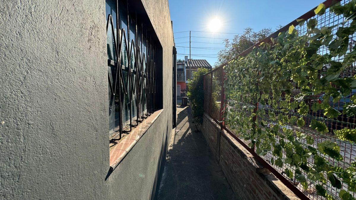 Foto de CASA EN VENTA EN BERAZATEGUI | 3 AMBIENTES | QUINCHO | COCHERA, imagen 3