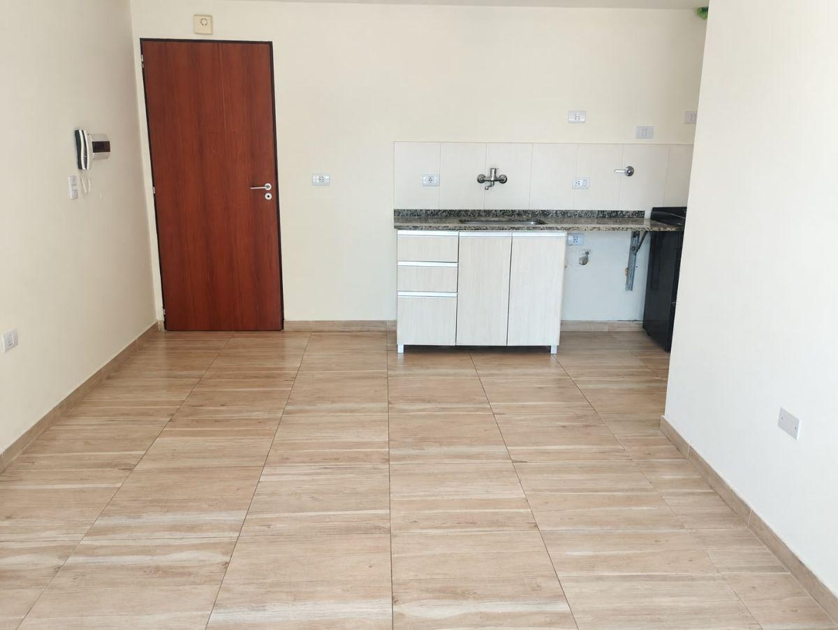 Foto de ¡OPORTUNIDAD DE ALQUILER! DEPARTAMENTO CON COCHERA EN PUEBLO NUEVO, imagen 1