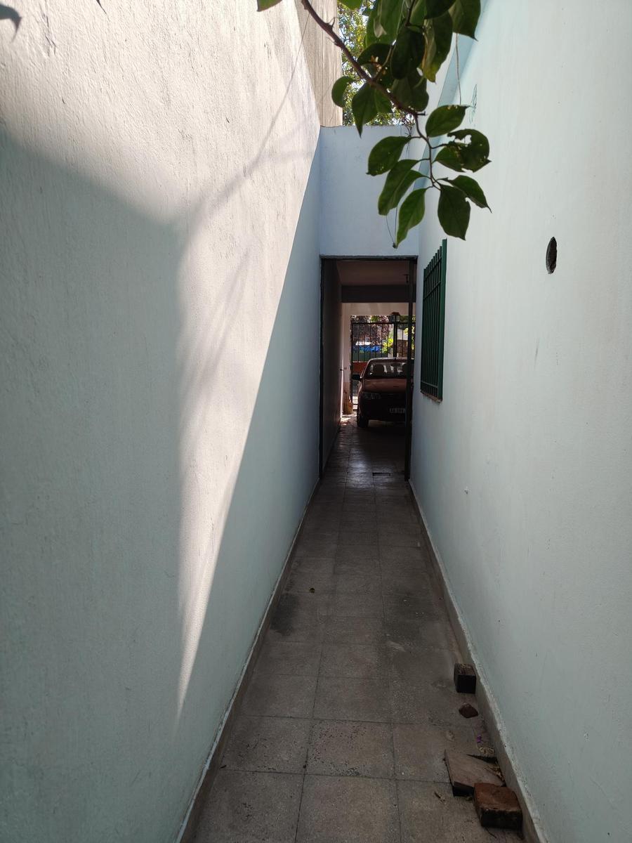 Casa en Parque Quirno de 4 Ambientes, con Cra y Fondo 3