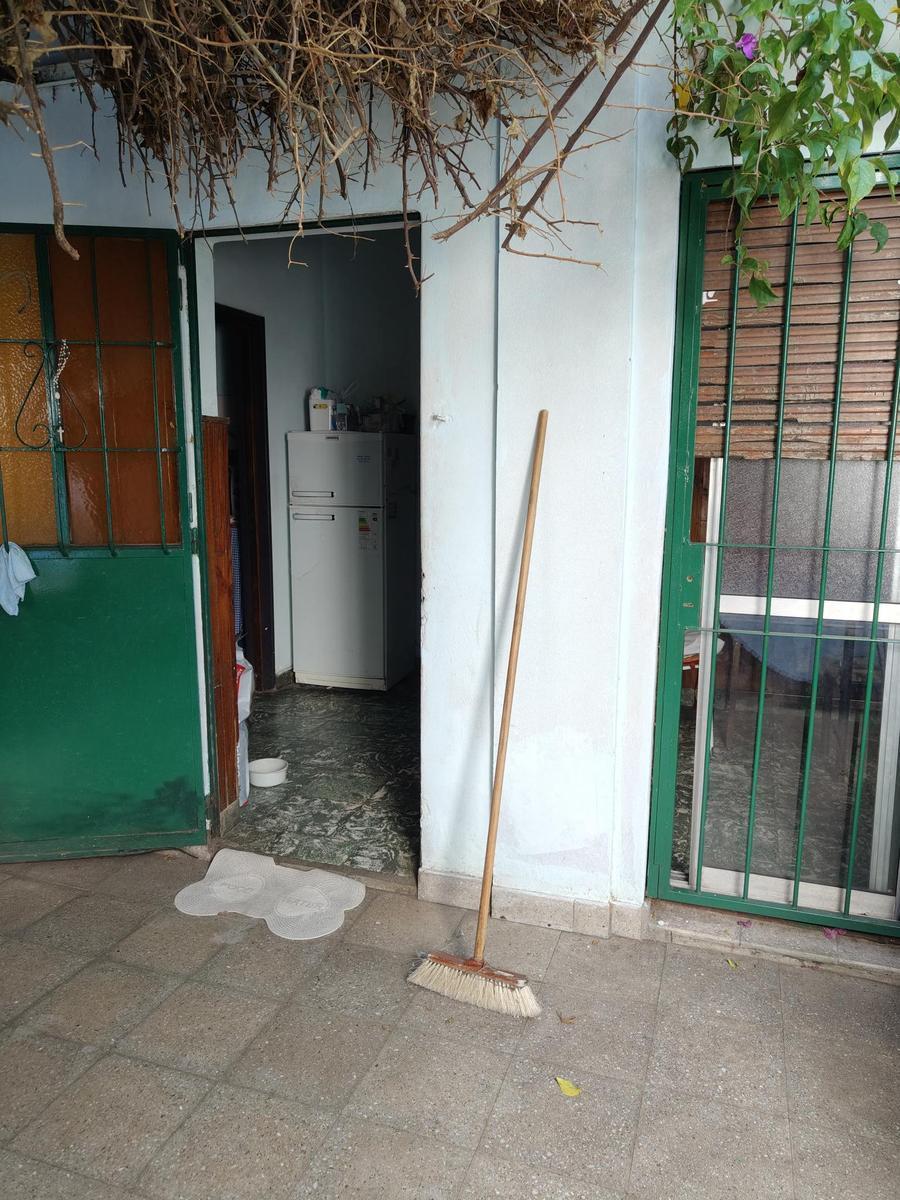 Casa en Parque Quirno de 4 Ambientes, con Cra y Fondo 5