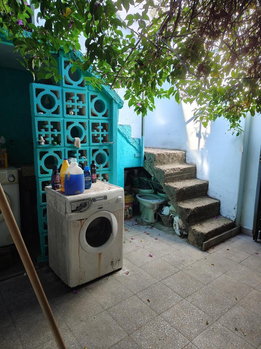 Casa en Parque Quirno de 4 Ambientes, con Cra y Fondo 2