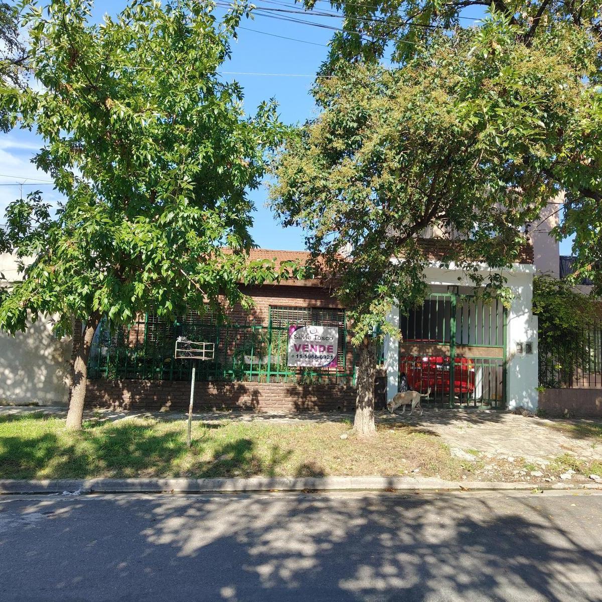 Casa en Parque Quirno de 4 Ambientes, con Cra y Fondo 4
