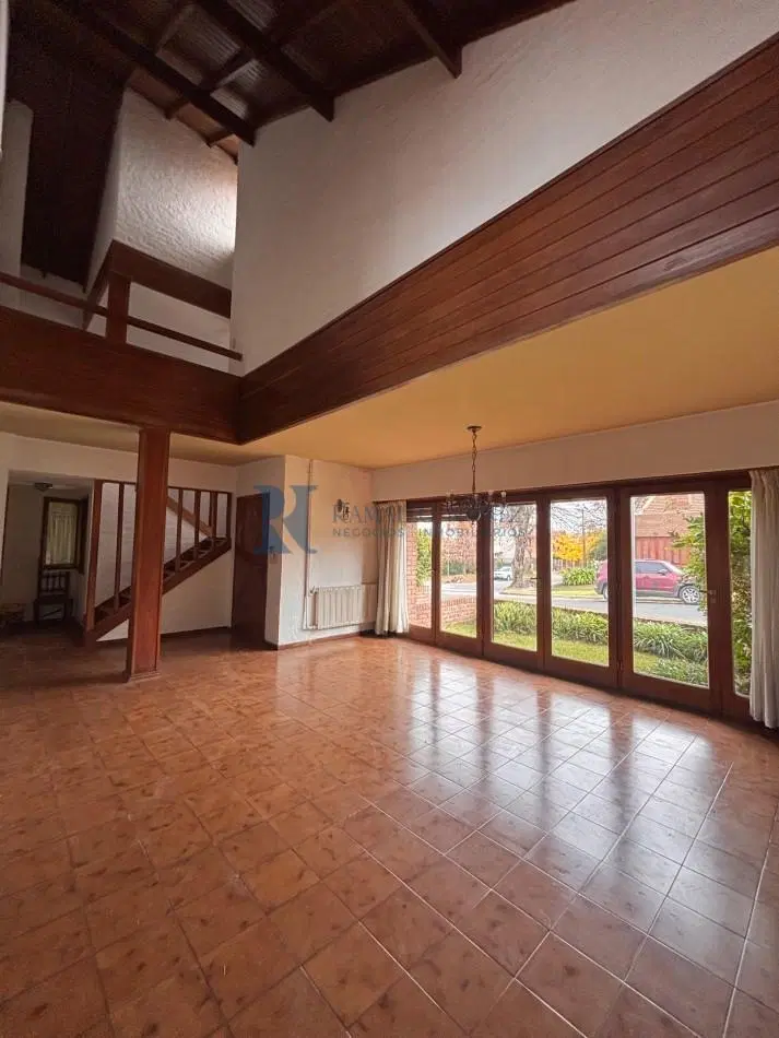 Chalet 4 Ambientes - Lavalle y Azcuenaga, Barrio San Carlos. 5