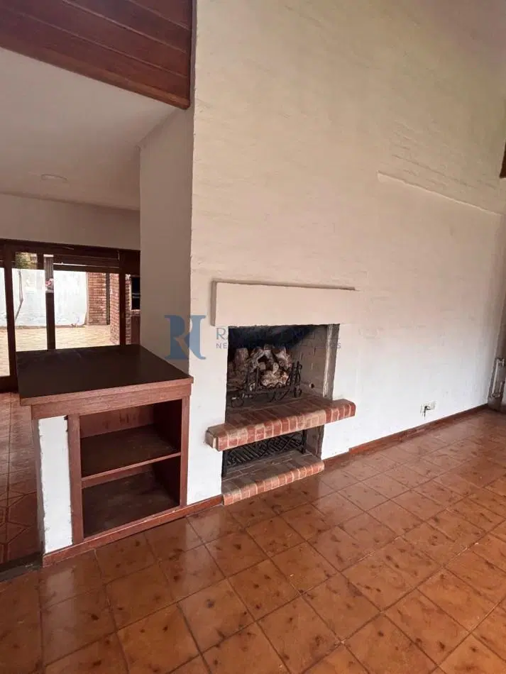 Chalet 4 Ambientes - Lavalle y Azcuenaga, Barrio San Carlos. 2