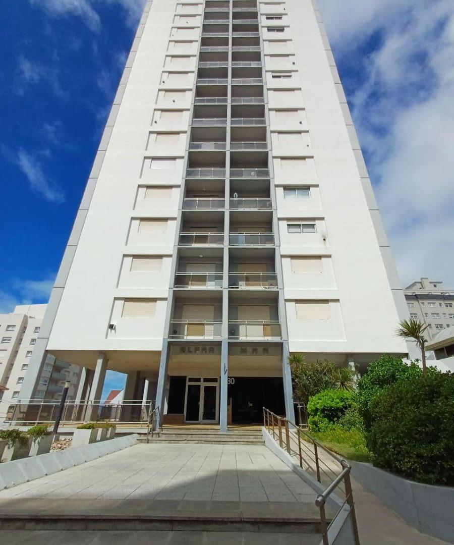Foto de Departamento de 2 amb, plena vista al mar con cochera y baulera, imagen 1