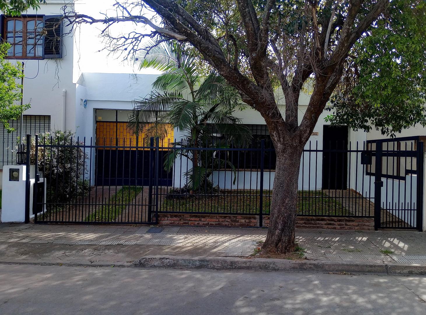 Foto de CASA EN VENTA ROSEDAL 2 DORMITORIOS AMPLIO PATIO. COCHERA., imagen 1