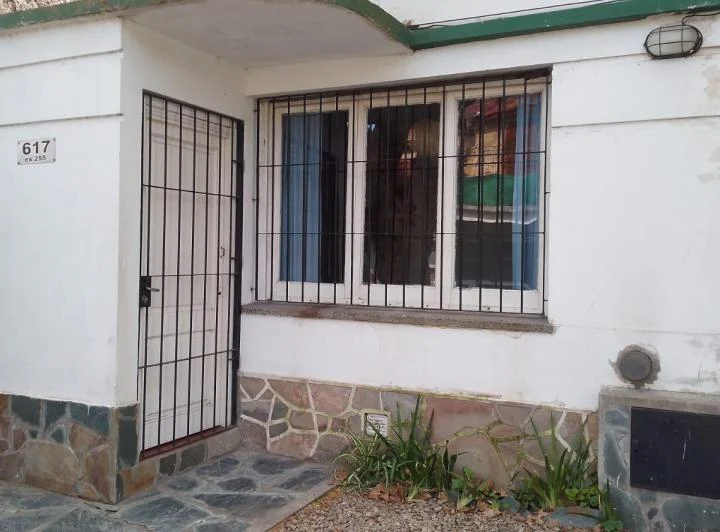 Monoambiente en Barrio Parque Bernal 5