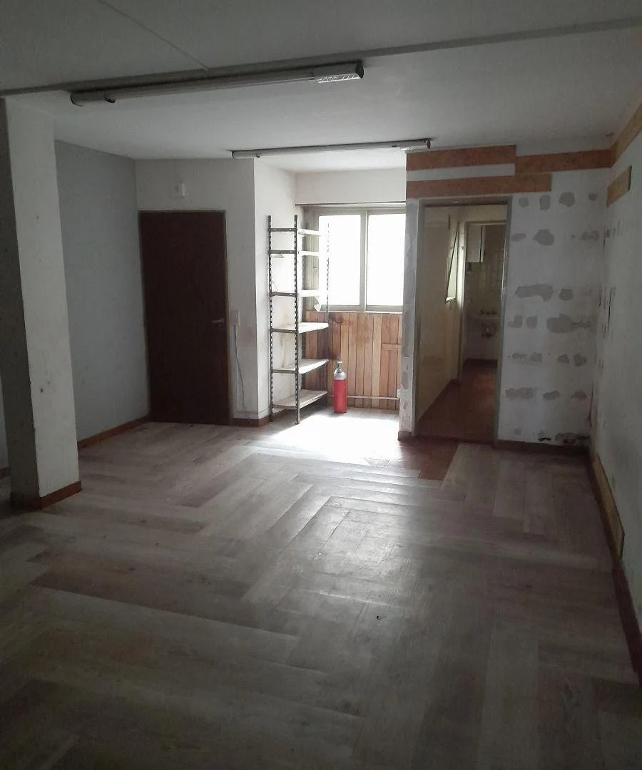 Foto de LOCAL COMERCIAL-CON DOS ENTREPISOS -TOILETTEE-1 BAÑO-KITCHINETTE, imagen 2