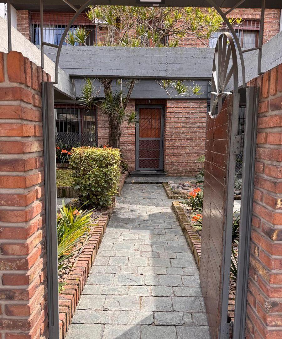 Foto de Casa de 200 m² con 3 dormitorios en venta en Quilmes, imagen 2