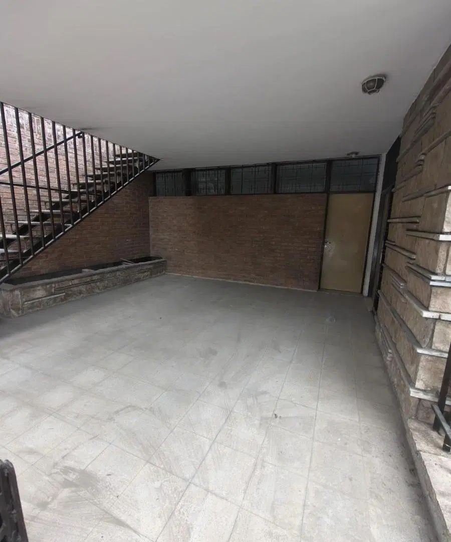 Casa de dos dormitorios en calle Tristan Narvaja 4