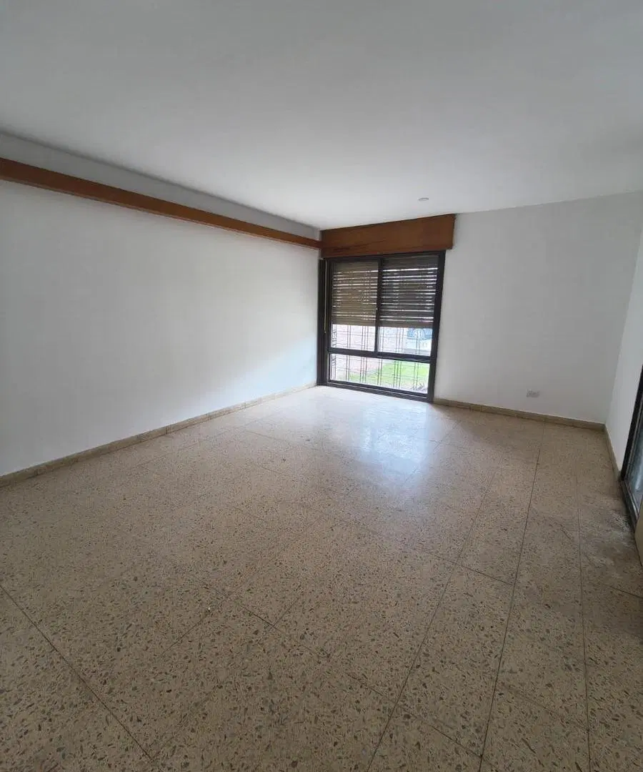 Casa de dos dormitorios en calle Tristan Narvaja 8