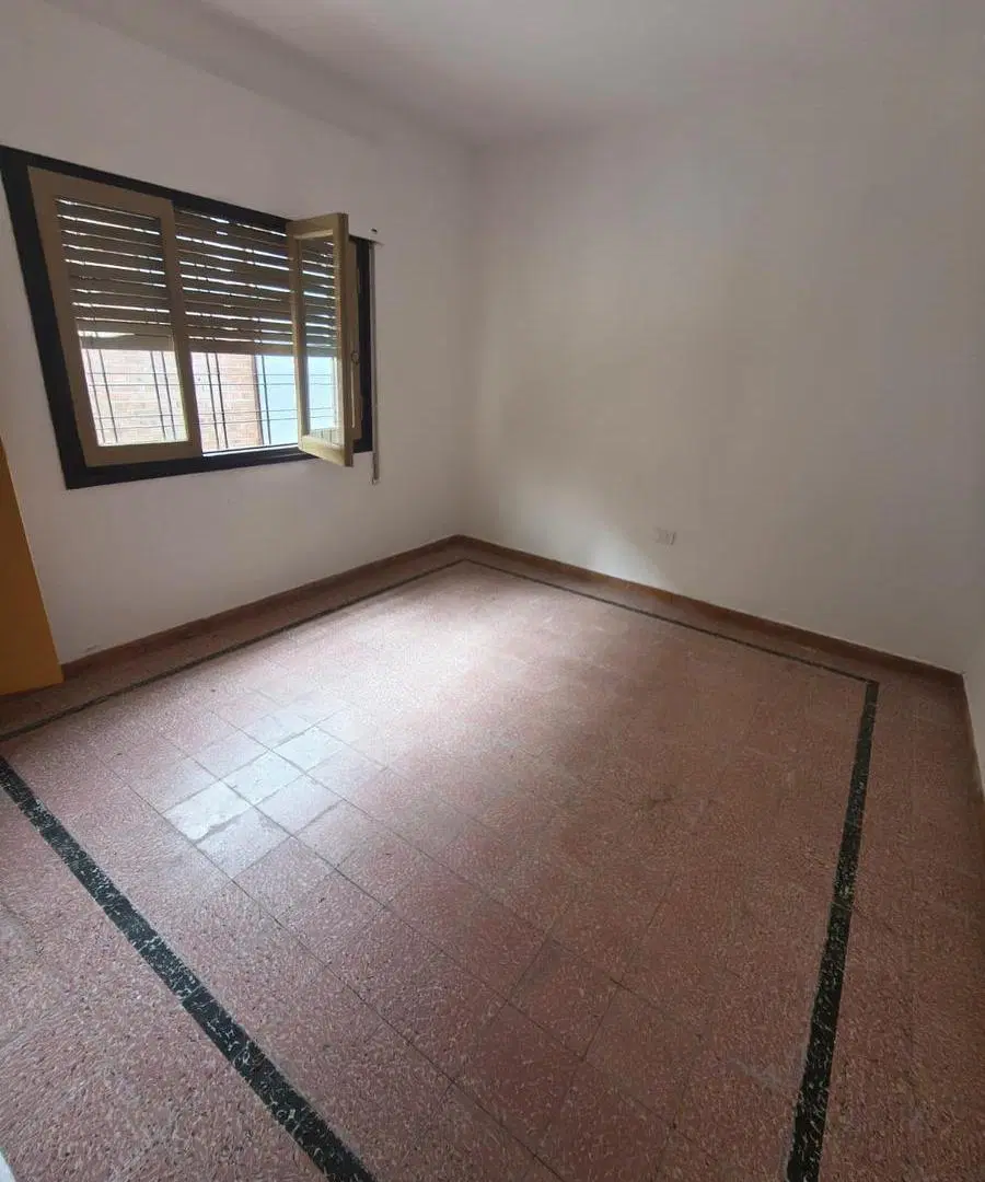 Casa de dos dormitorios en calle Tristan Narvaja 5