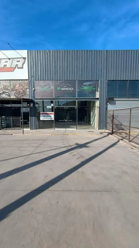 Local comercial en Avenida Velez sarfield 3