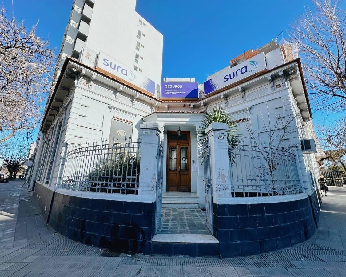 Se Vende Hermosa Esquina de Uso Comercial Gorriti y Guemes 2