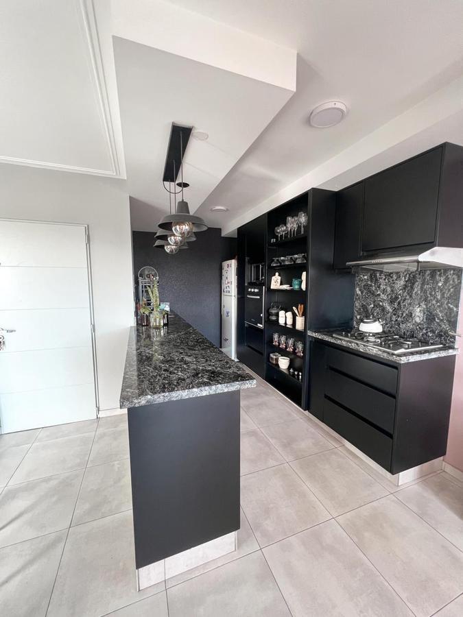 Venta Piso Caronti 27, Centro. 3d, 3b, Terraza, Hermosa Vista! 4