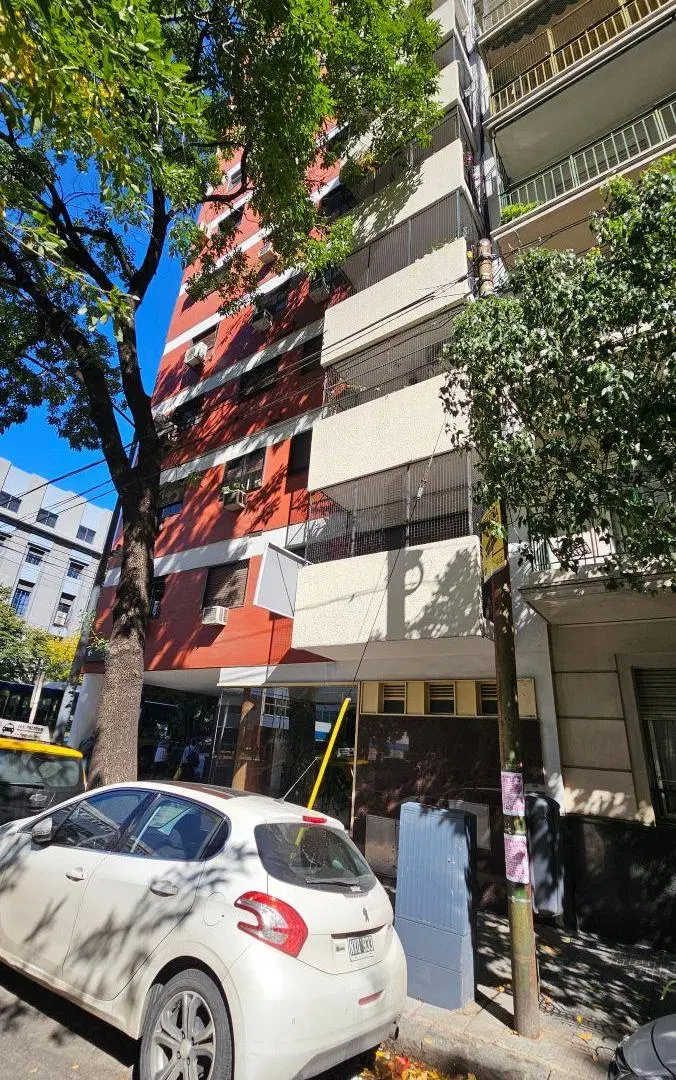 Excelente ubicación depto 3 amb con balcon al frente muy luminoso con AC cocina con lavadero 4