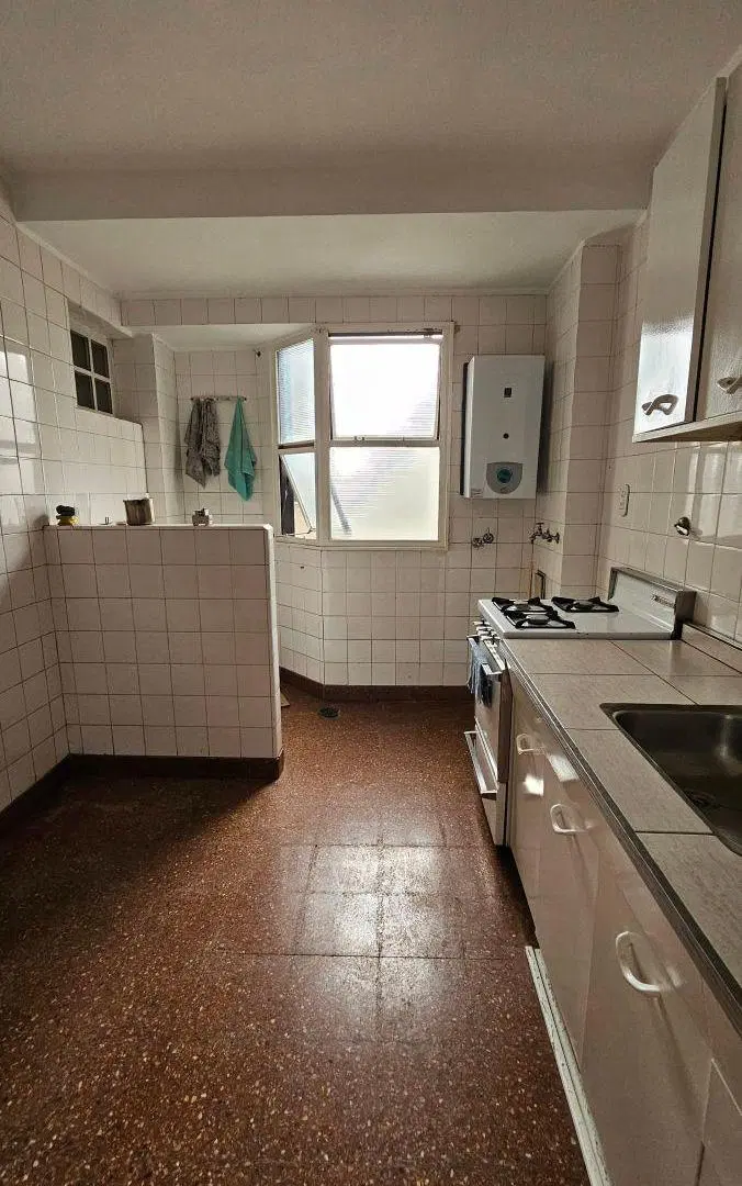 Excelente ubicación depto 3 amb con balcon al frente muy luminoso con AC cocina con lavadero 2