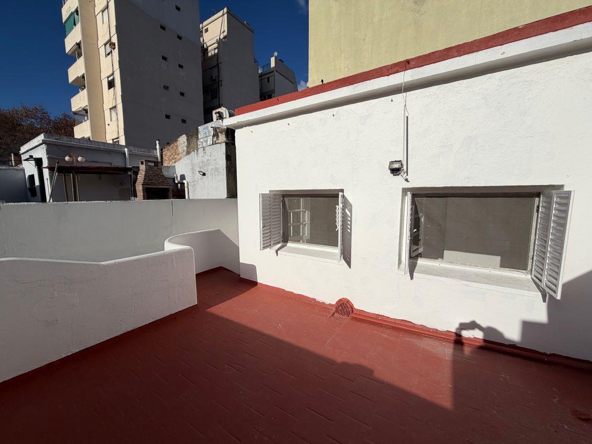 Foto de PH de 60m² con 3 dormitorios en alquiler en Villa del Parque, imagen 1