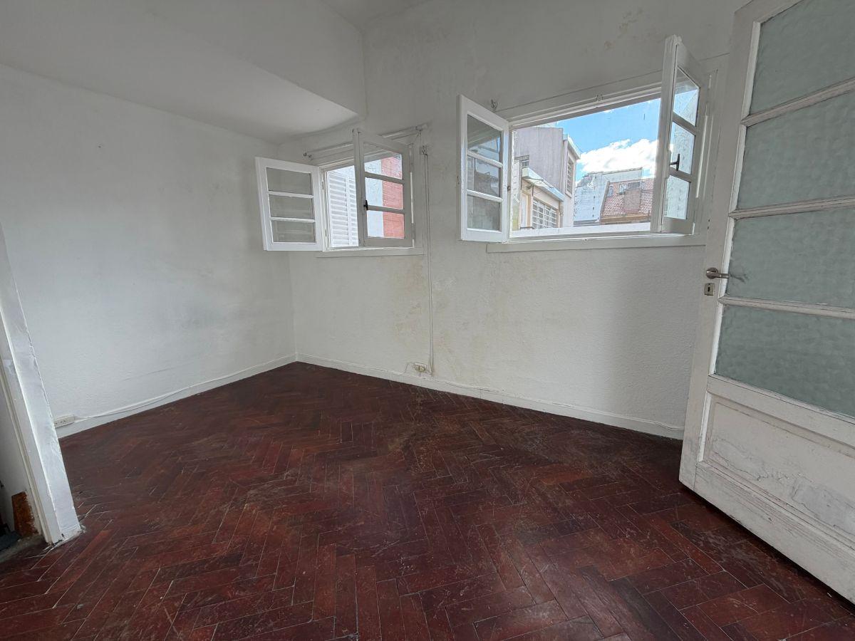 Foto de PH de 60m² con 3 dormitorios en alquiler en Villa del Parque, imagen 3