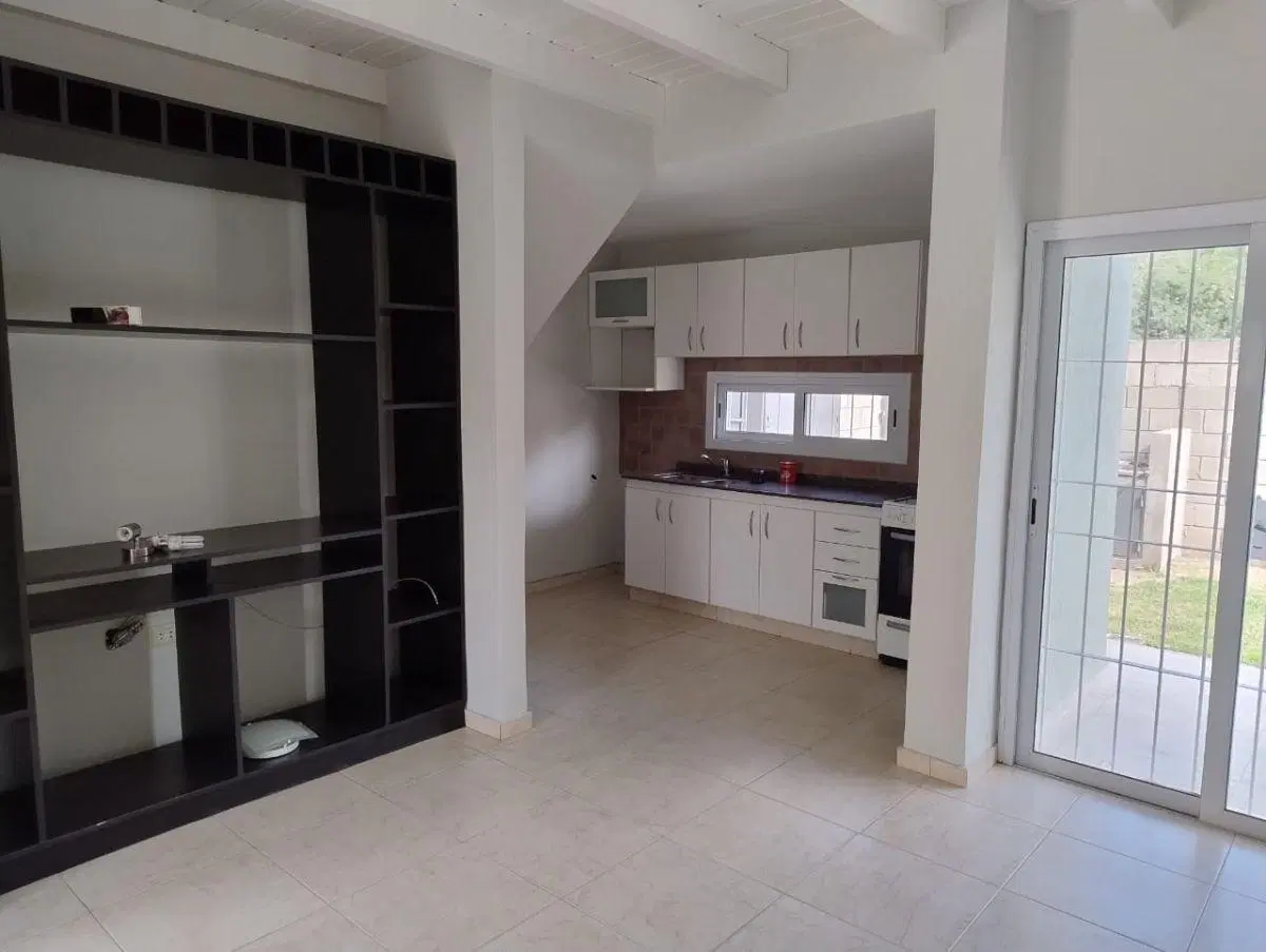 Dúplex tipo loft en Villa Rivera Indarte. Gran terreno. Apto crédito. Zona norte. 2