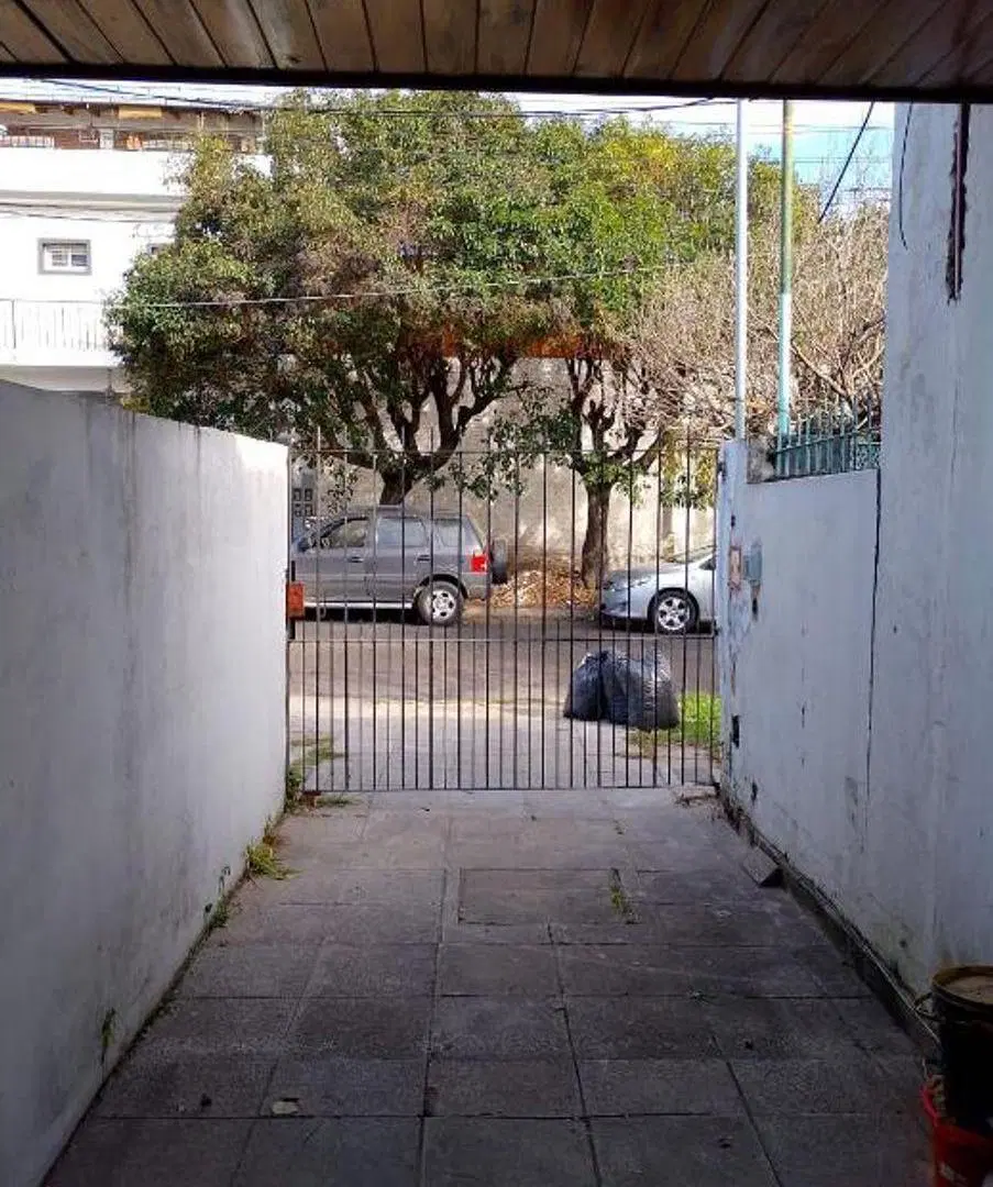 CASA PH DE 3 AMBIENTES EN ALQUILER - MORON SUR 2