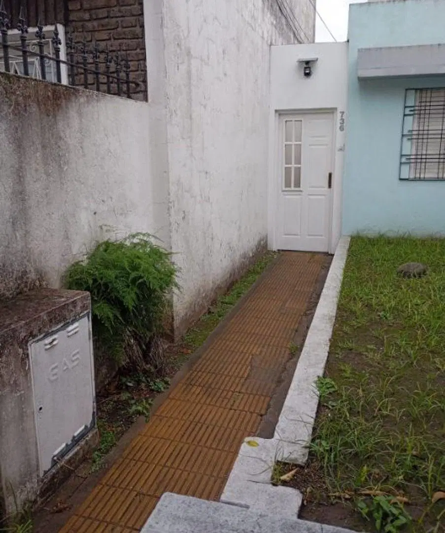 - CASA PH DE 3 AMBIENTES EN ALQUILER - 2