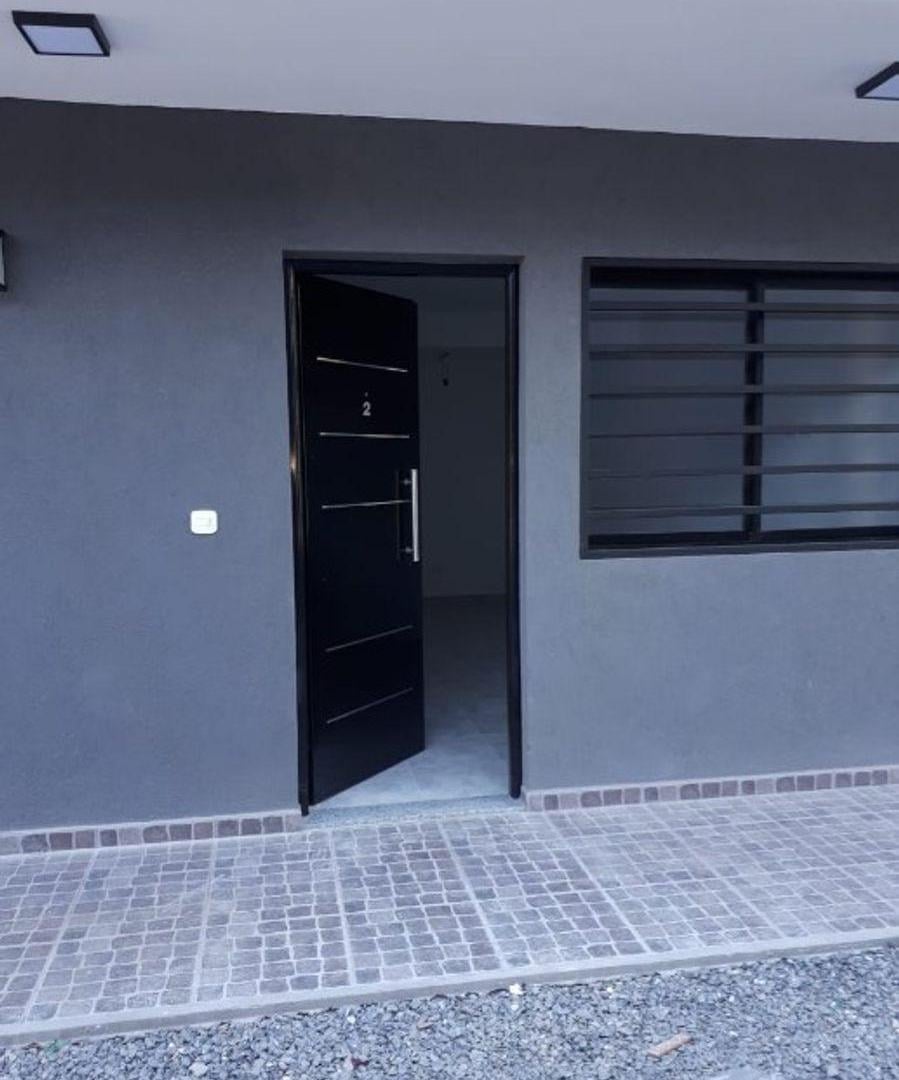 - MONOAMBIENTE EN PLANTA BAJA