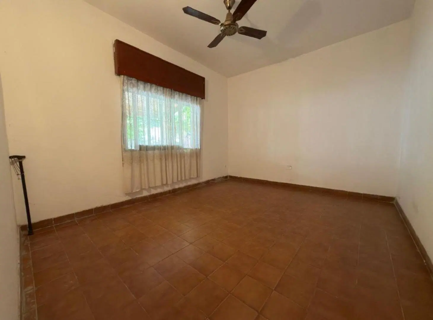 CASA CON 3 LOCALES COMERCIALES EN VENTA EN MORON SUR 4