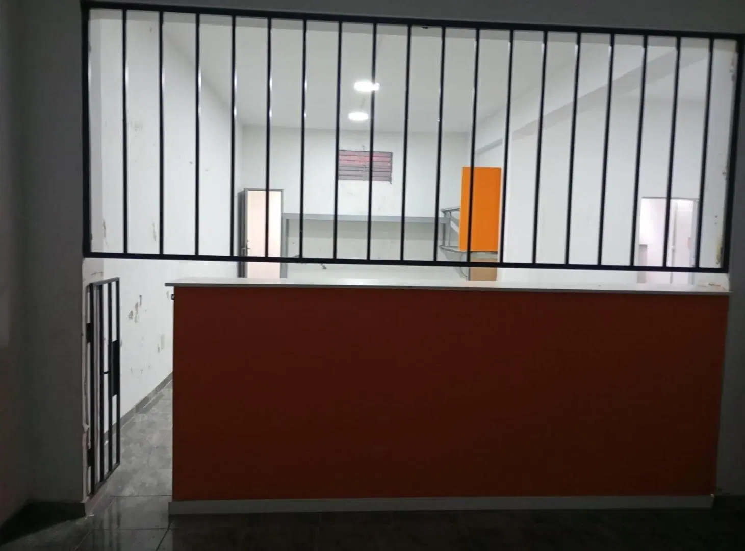 LOCAL COMERCIAL O PARA USO DE DEPOSITO - HAEDO SUR 3