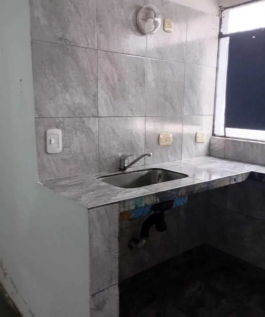 LOCAL COMERCIAL O PARA USO DE DEPOSITO - HAEDO SUR 2