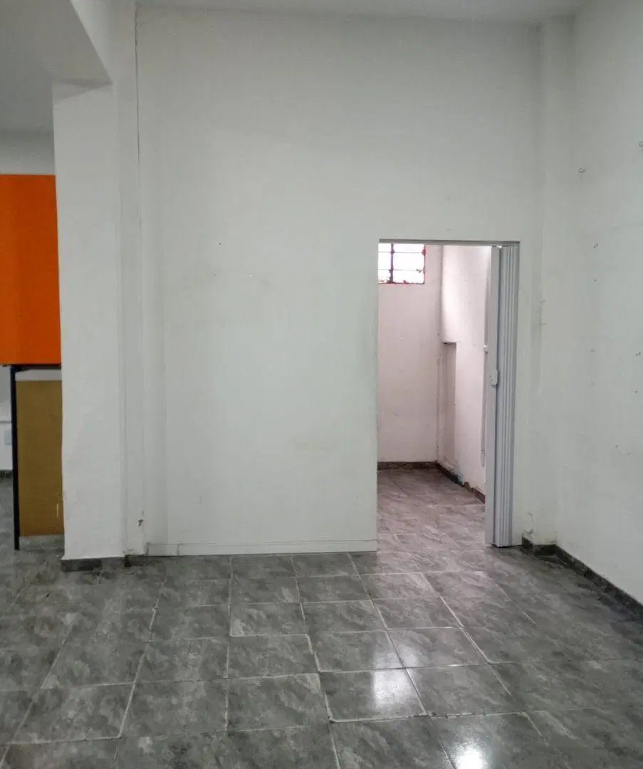 LOCAL COMERCIAL O PARA USO DE DEPOSITO - HAEDO SUR 4