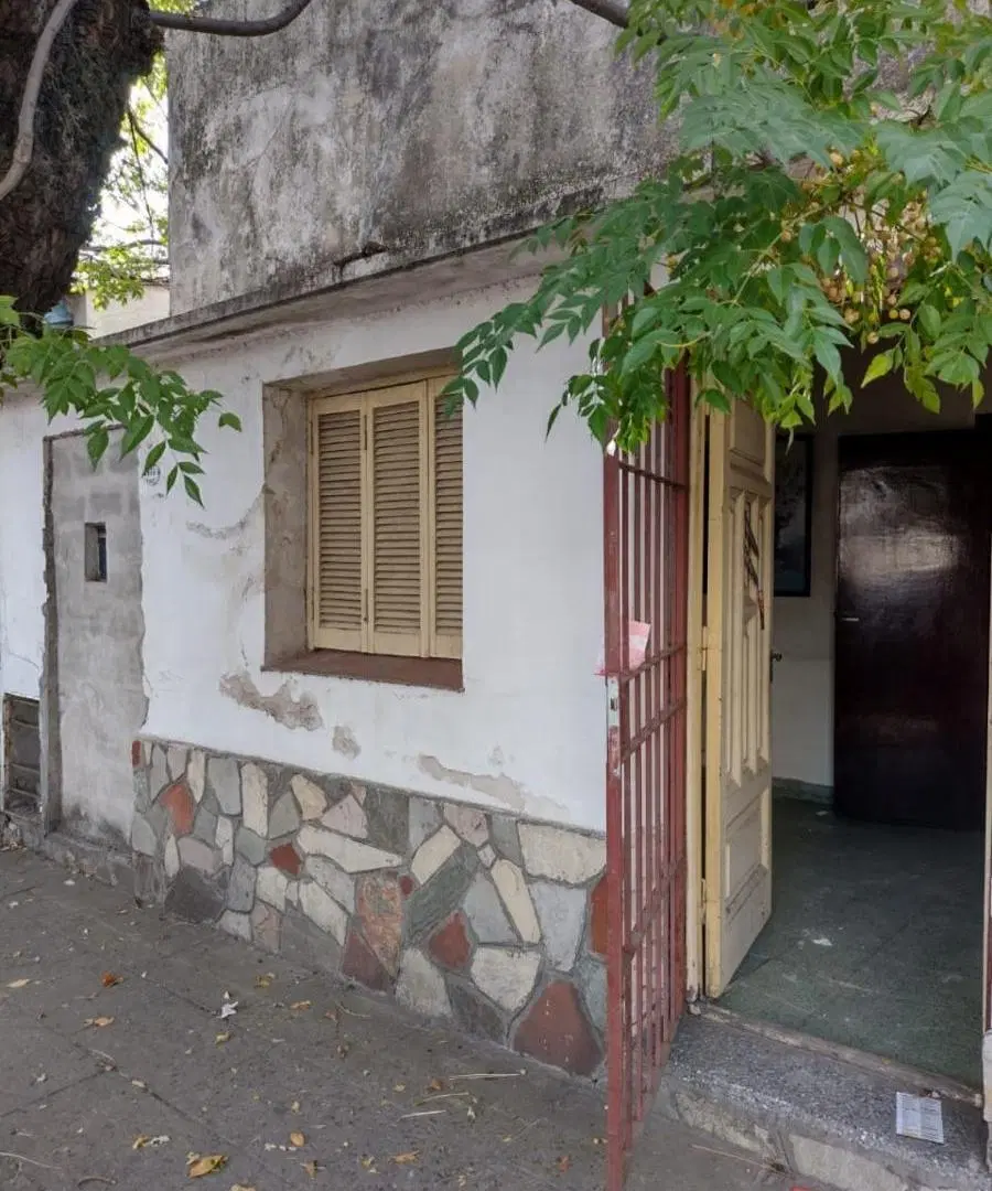 VENTA - CASA AMERICANA A RECICLAR - CASTELAR NORTE 1
