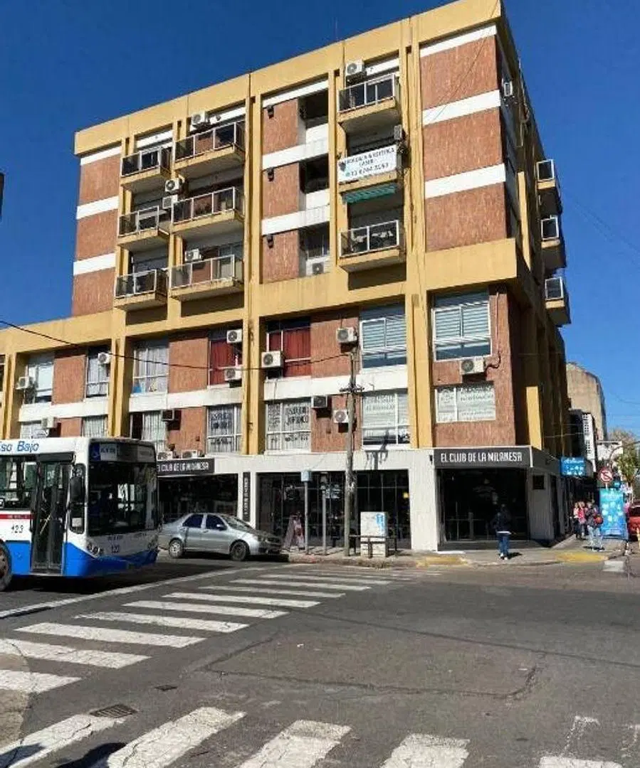 OFICINA CENTRICA EN VENTA - MORON 4